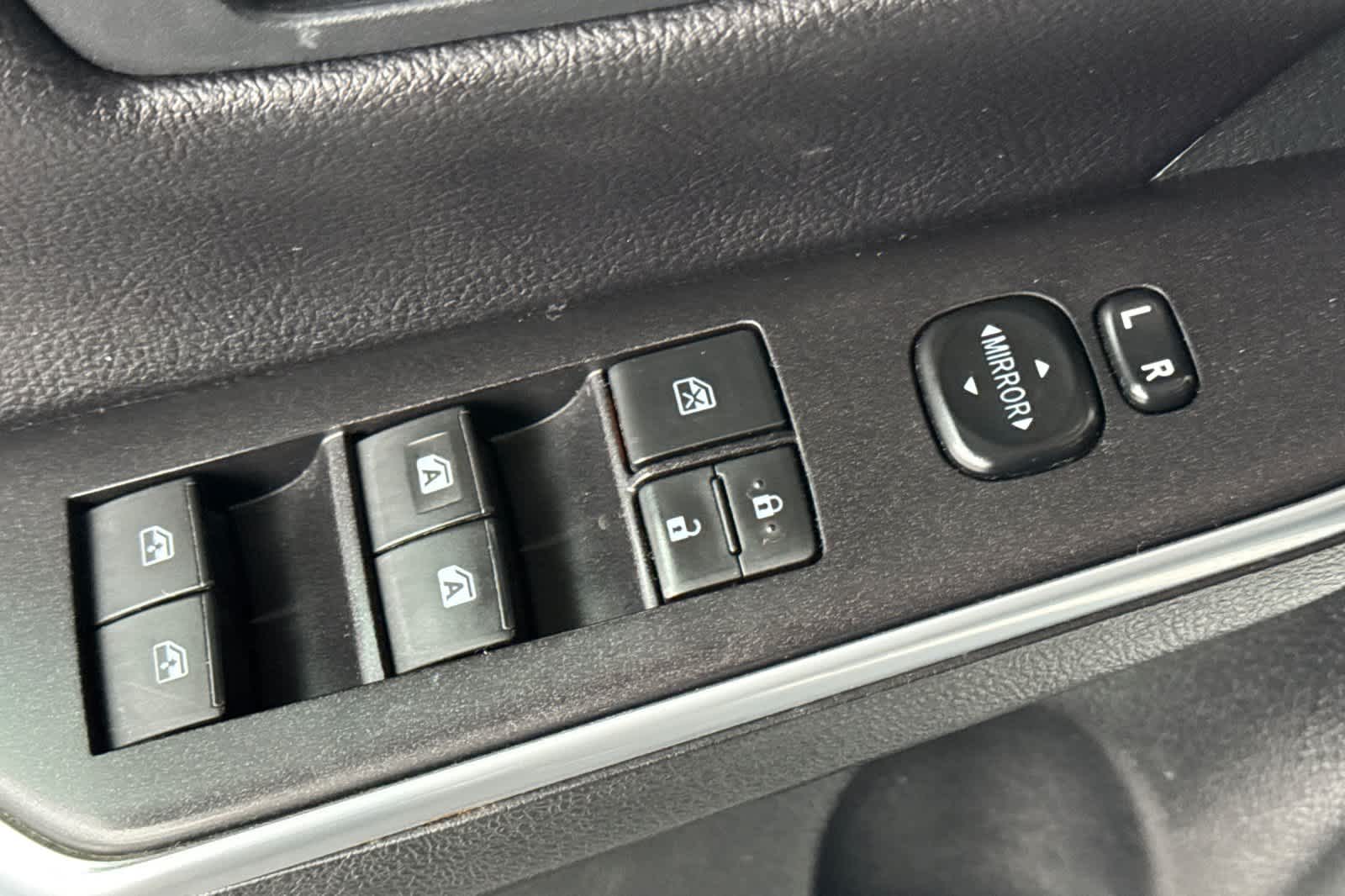 Thumbnail: 2017 Toyota Camry - 13