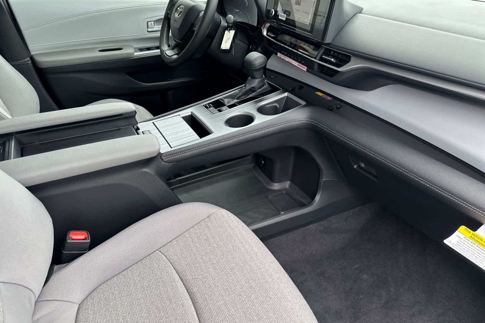 Thumbnail: 2026 Toyota Sienna - 18