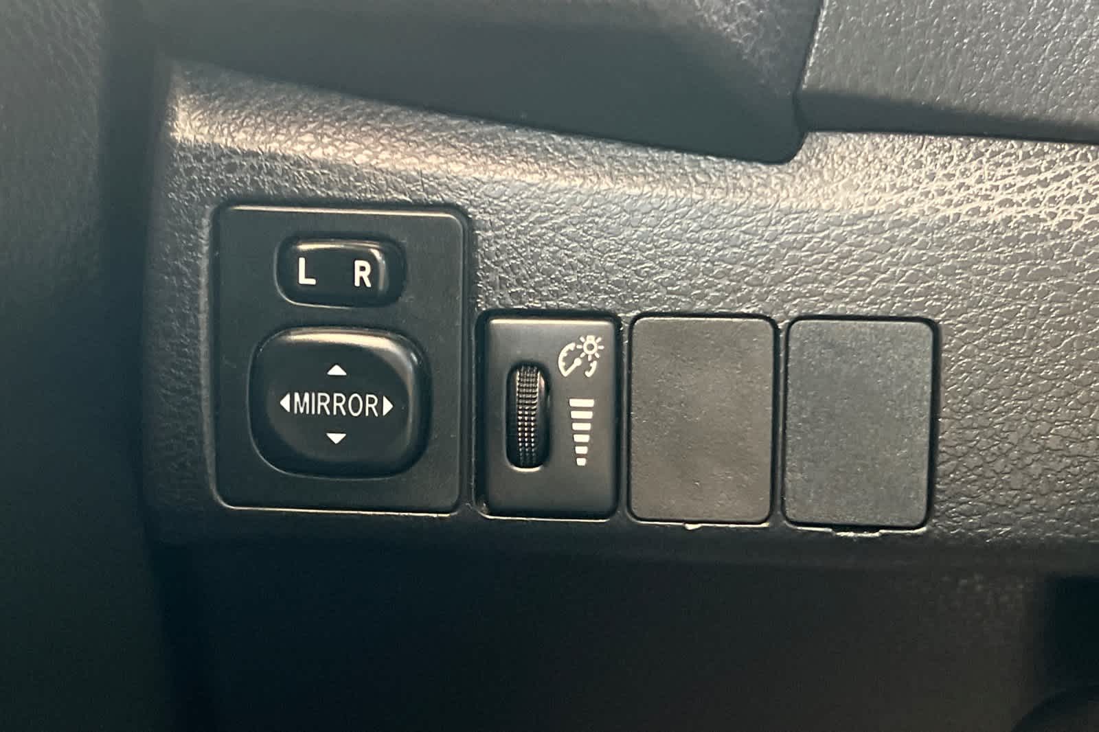 Thumbnail: 2016 Toyota Corolla - 27