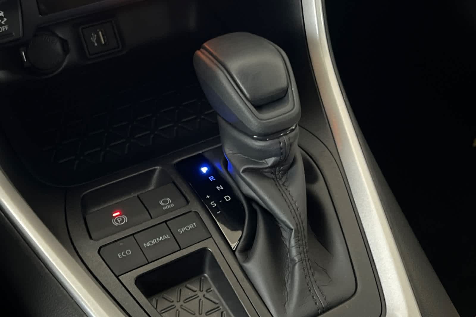 Thumbnail: 2025 Toyota RAV4 - 22