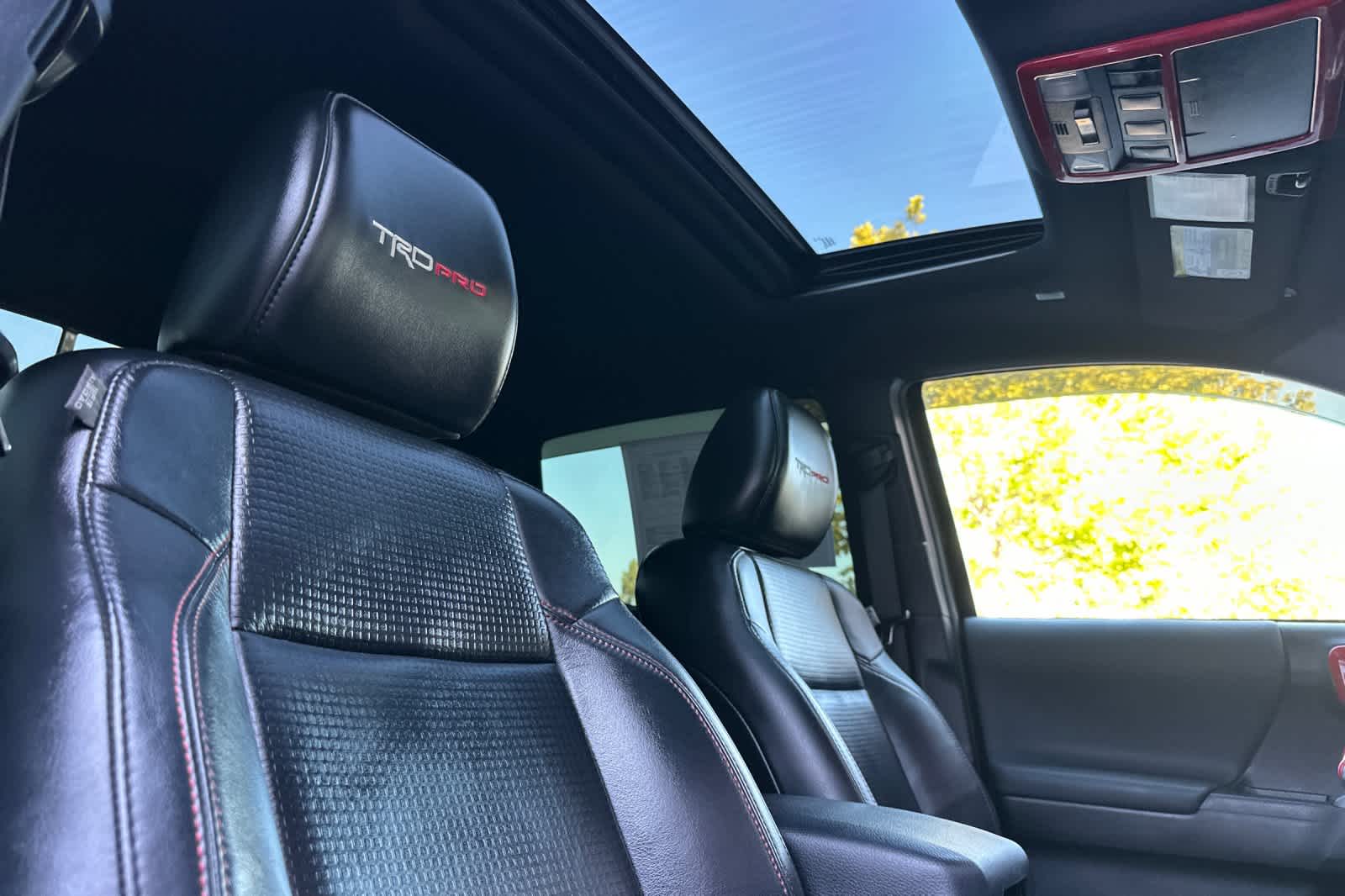 Thumbnail: 2019 Toyota Tacoma - 17