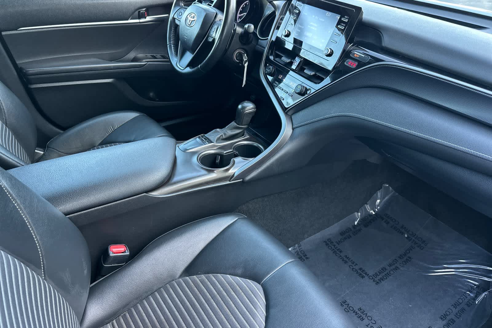 Thumbnail: 2022 Toyota Camry - 16