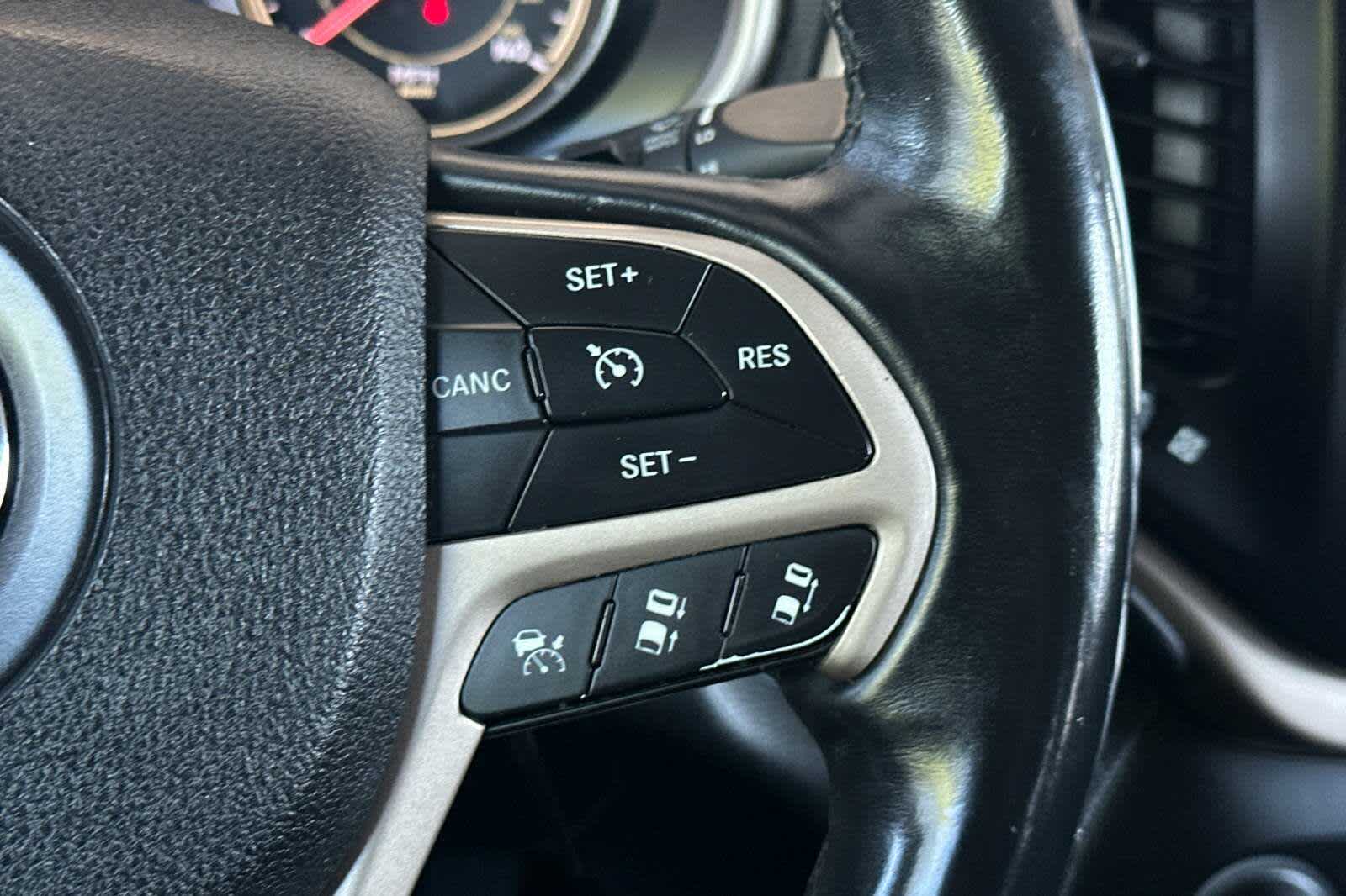 Thumbnail: 2014 Jeep Cherokee - 26