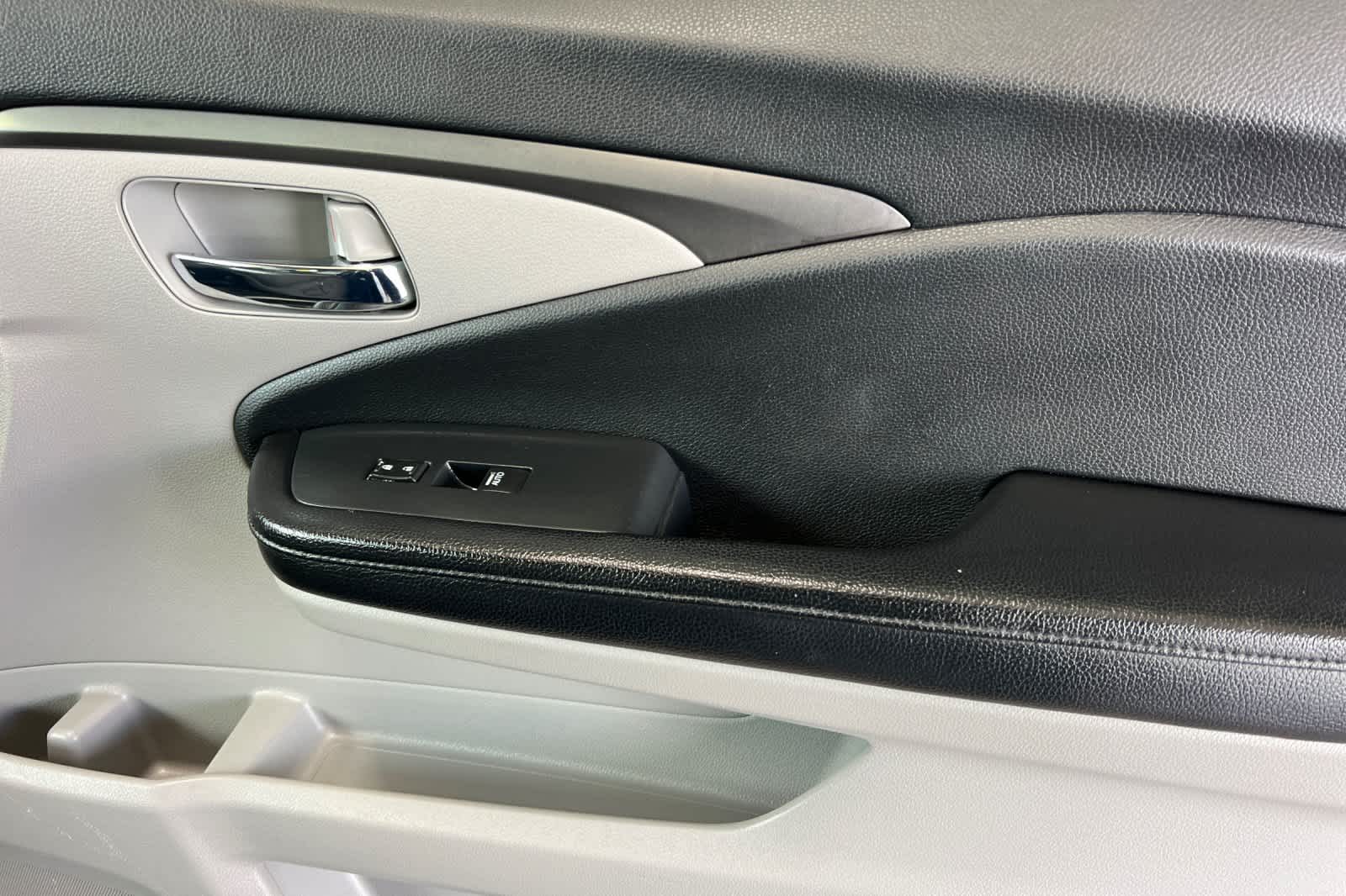 Thumbnail: 2016 Honda Pilot - 20