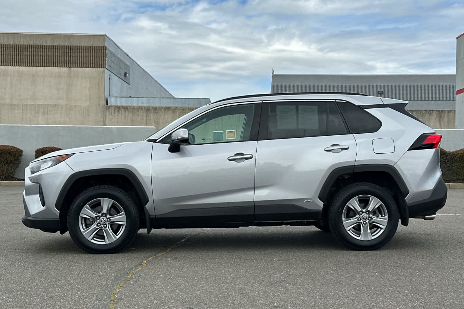 Thumbnail: 2022 Toyota RAV4 - 9