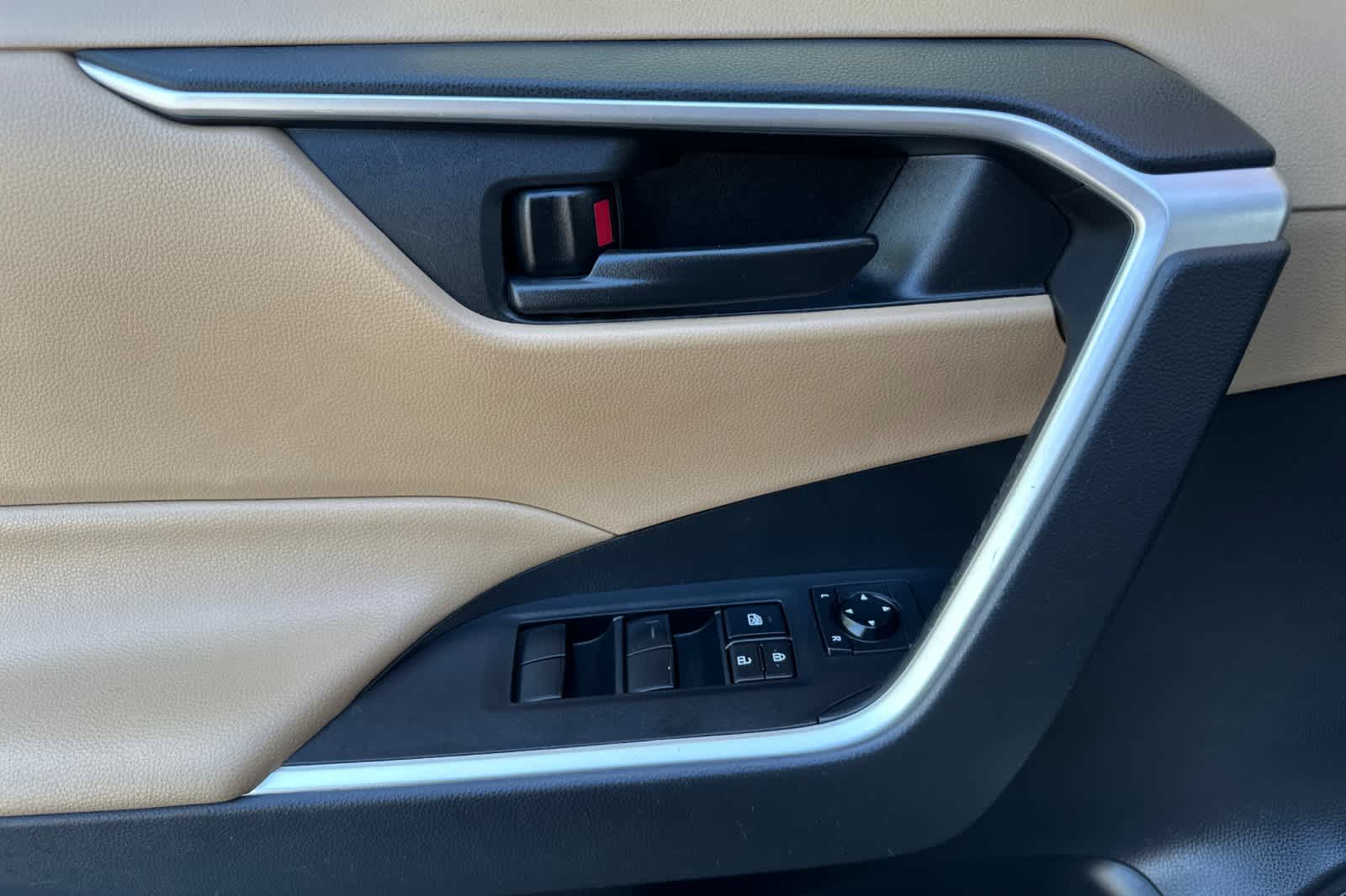 Thumbnail: 2022 Toyota RAV4 - 12