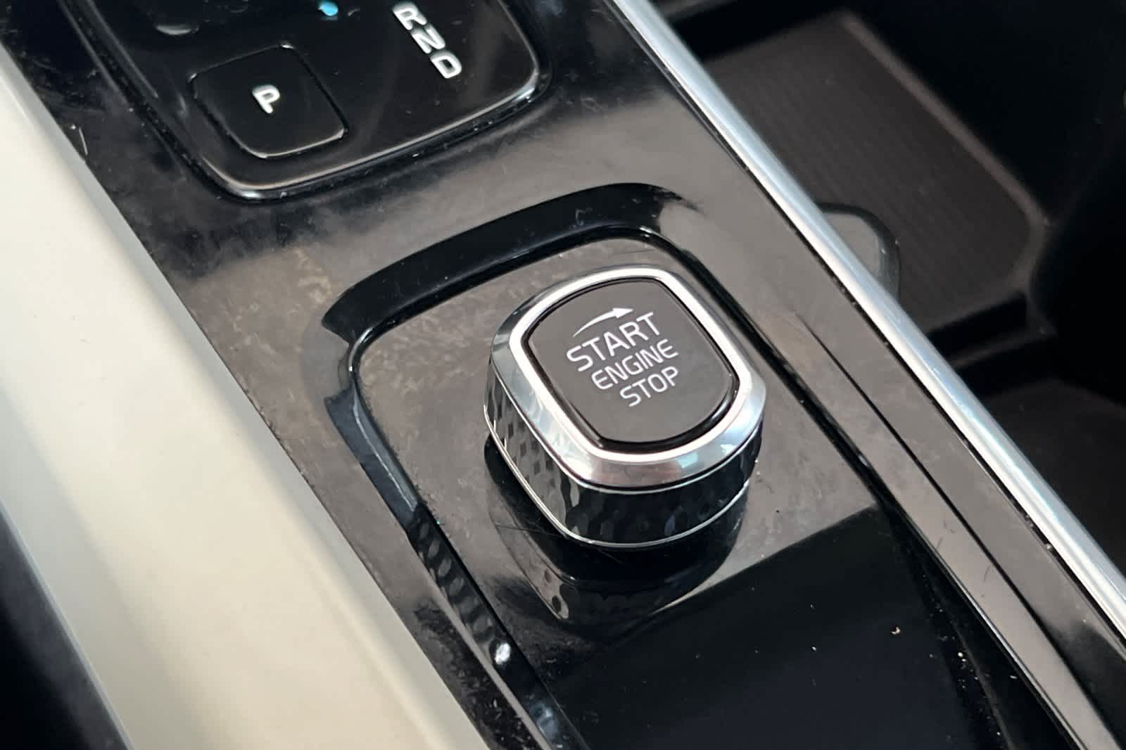 Thumbnail: 2022 Volvo S60 - 22