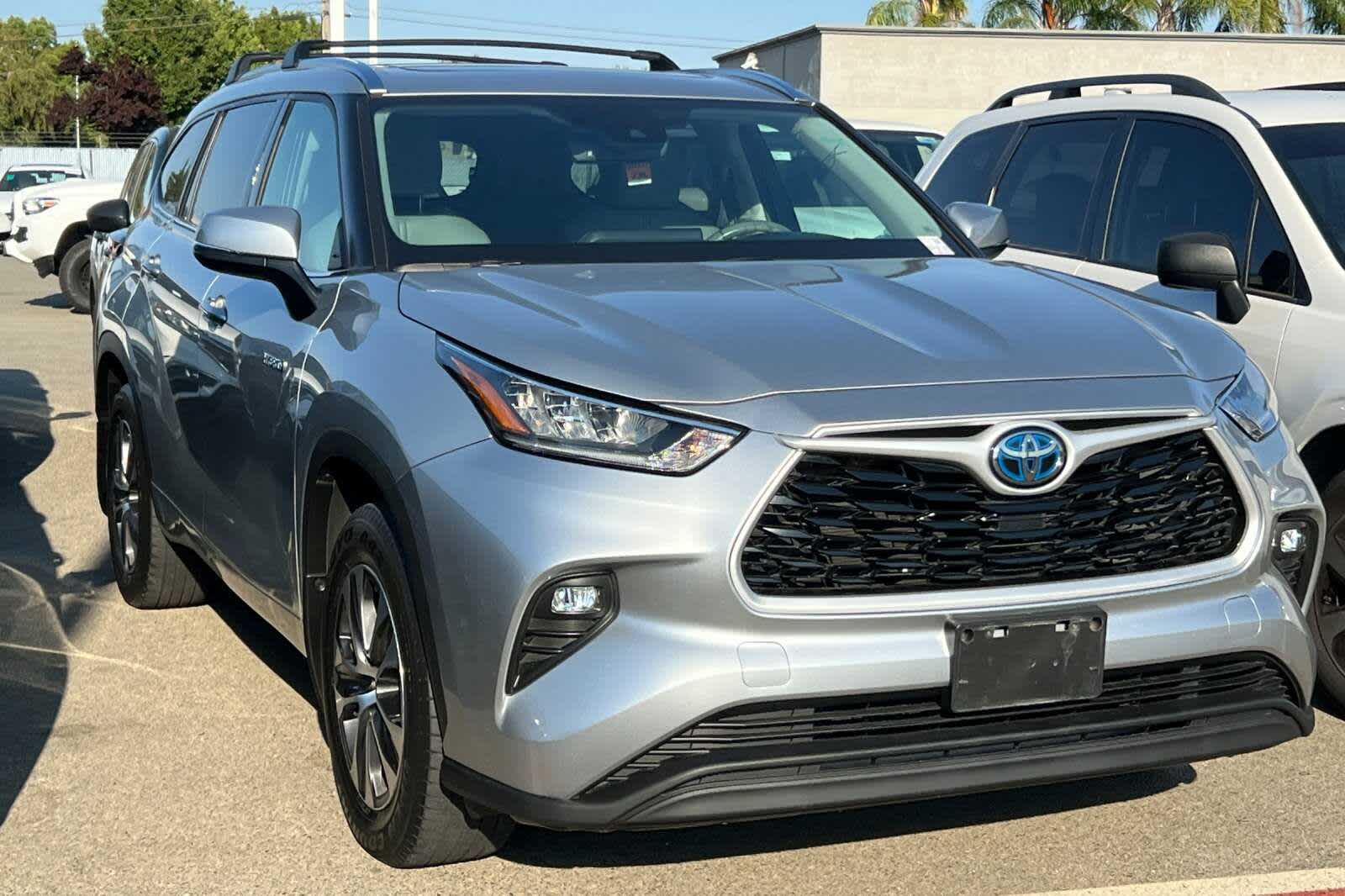 Thumbnail: 2020 Toyota Highlander - 3