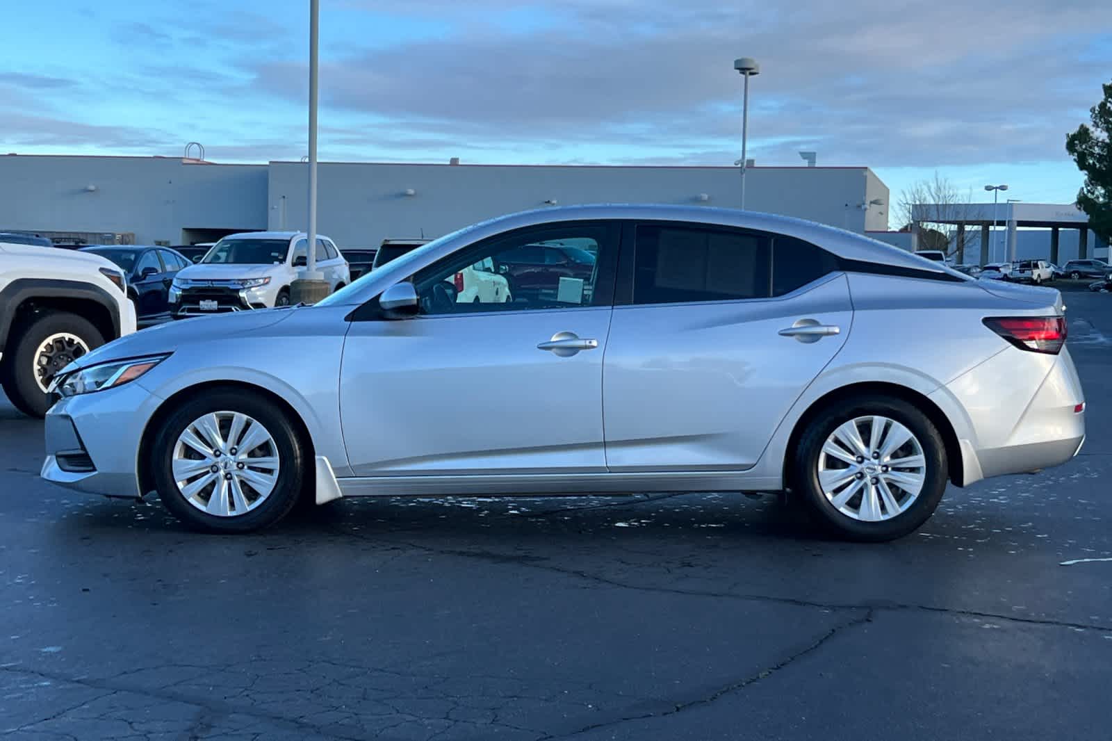 Thumbnail: 2020 Nissan Sentra - 9