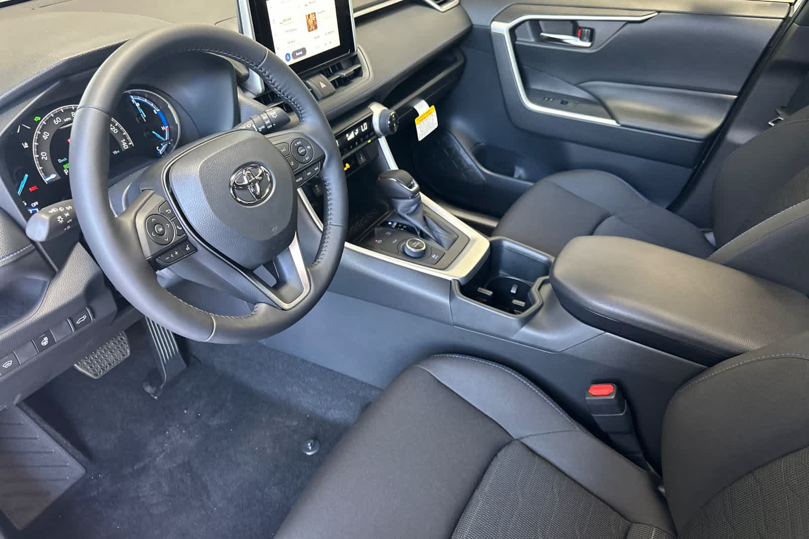 Thumbnail: 2025 Toyota RAV4 - 11