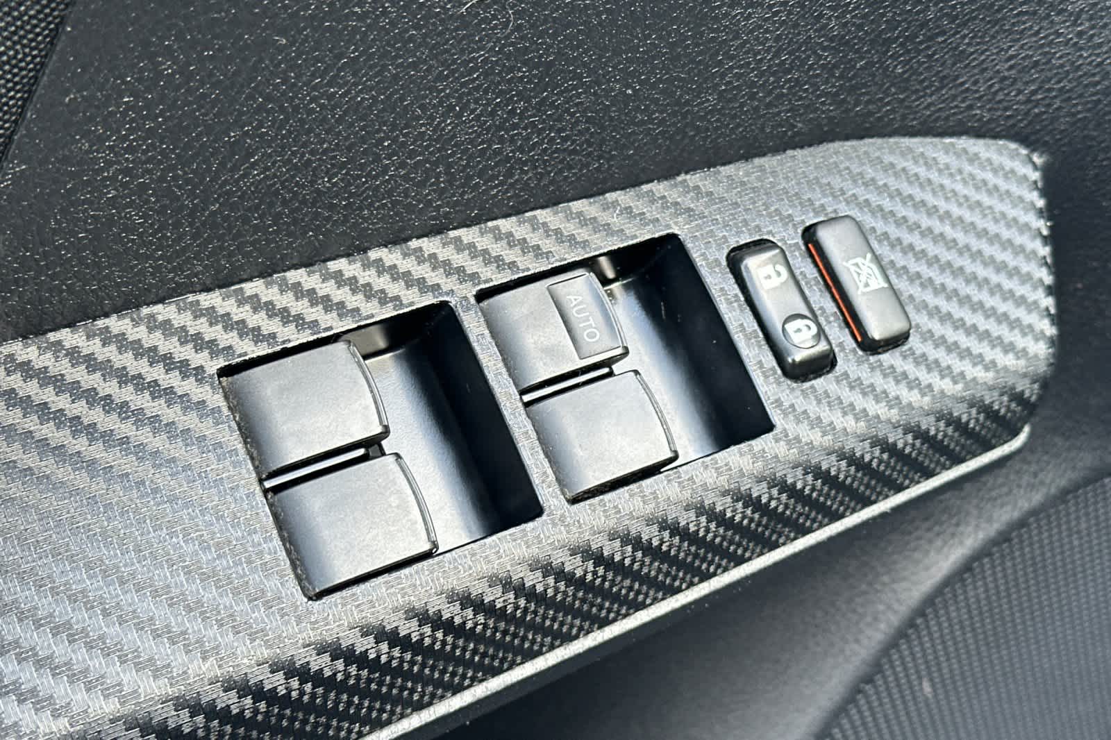 Thumbnail: 2015 Toyota RAV4 - 13