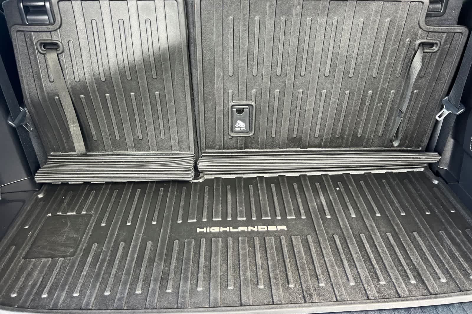 Thumbnail: 2022 Toyota Highlander - 17