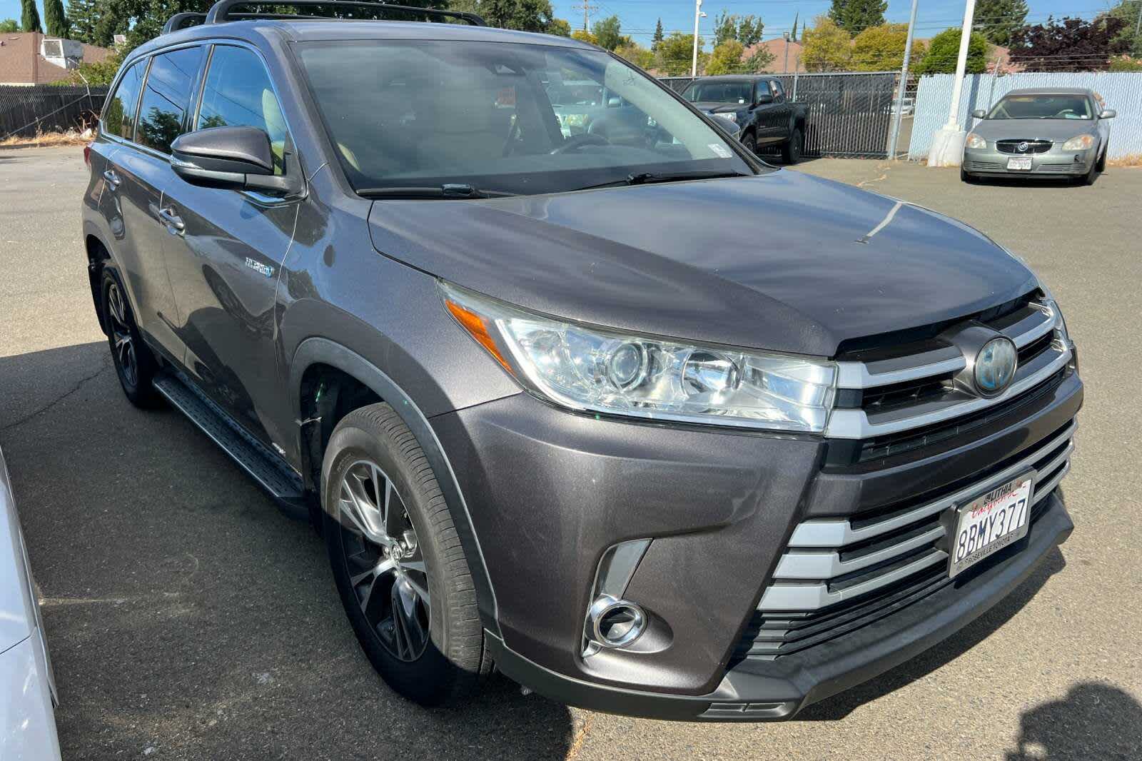 Thumbnail: 2017 Toyota Highlander - 3