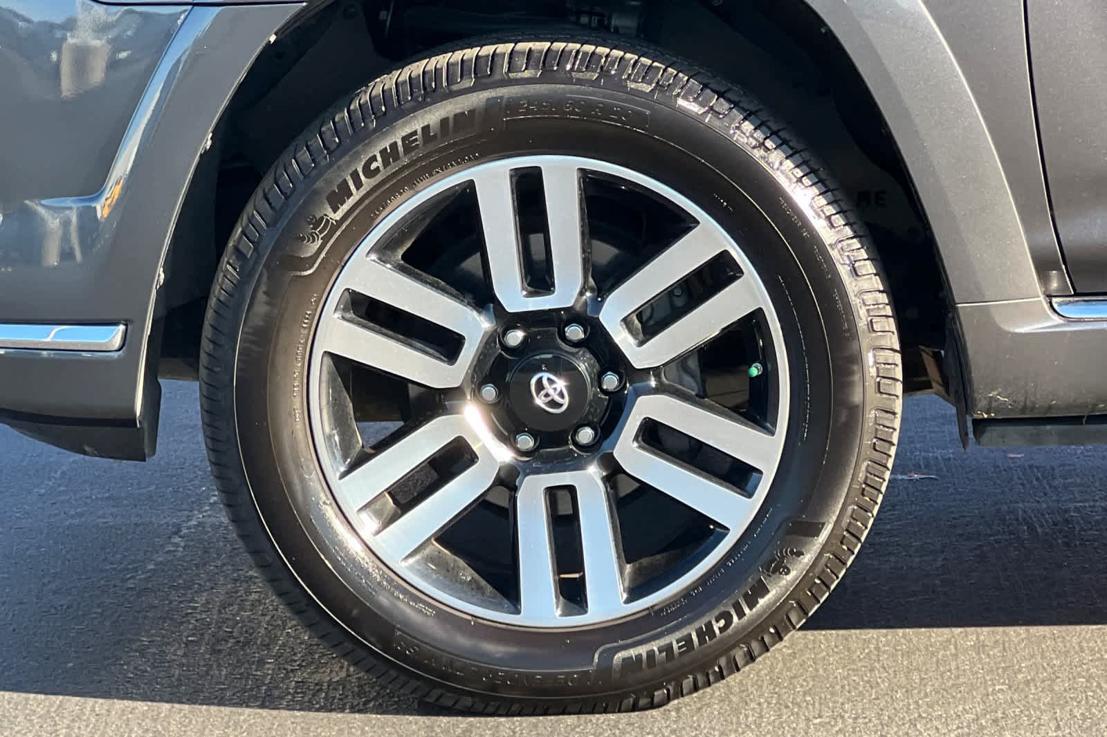 Thumbnail: 2018 Toyota 4Runner - 27