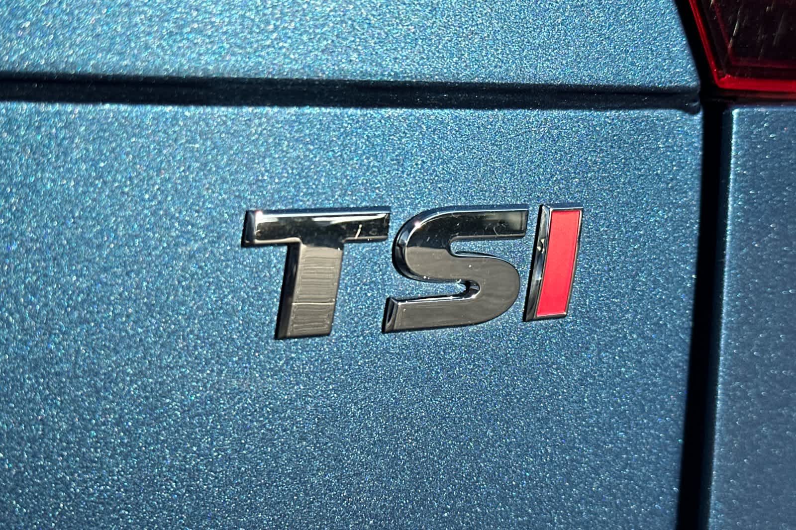 Thumbnail: 2018 Volkswagen Tiguan - 33