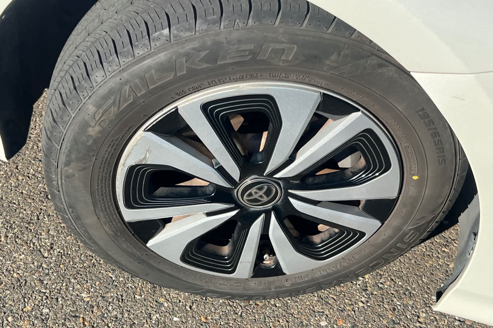 Thumbnail: 2018 Toyota Prius Prime - 15