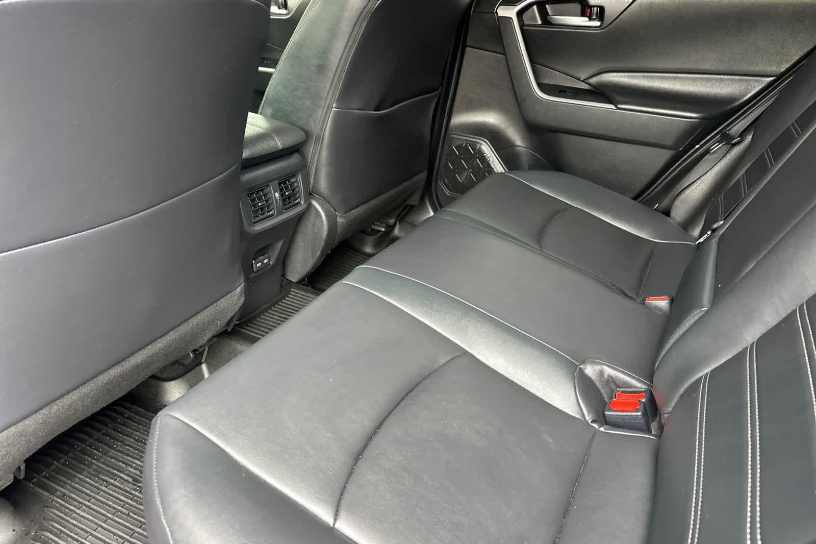 Thumbnail: 2022 Toyota RAV4 - 4