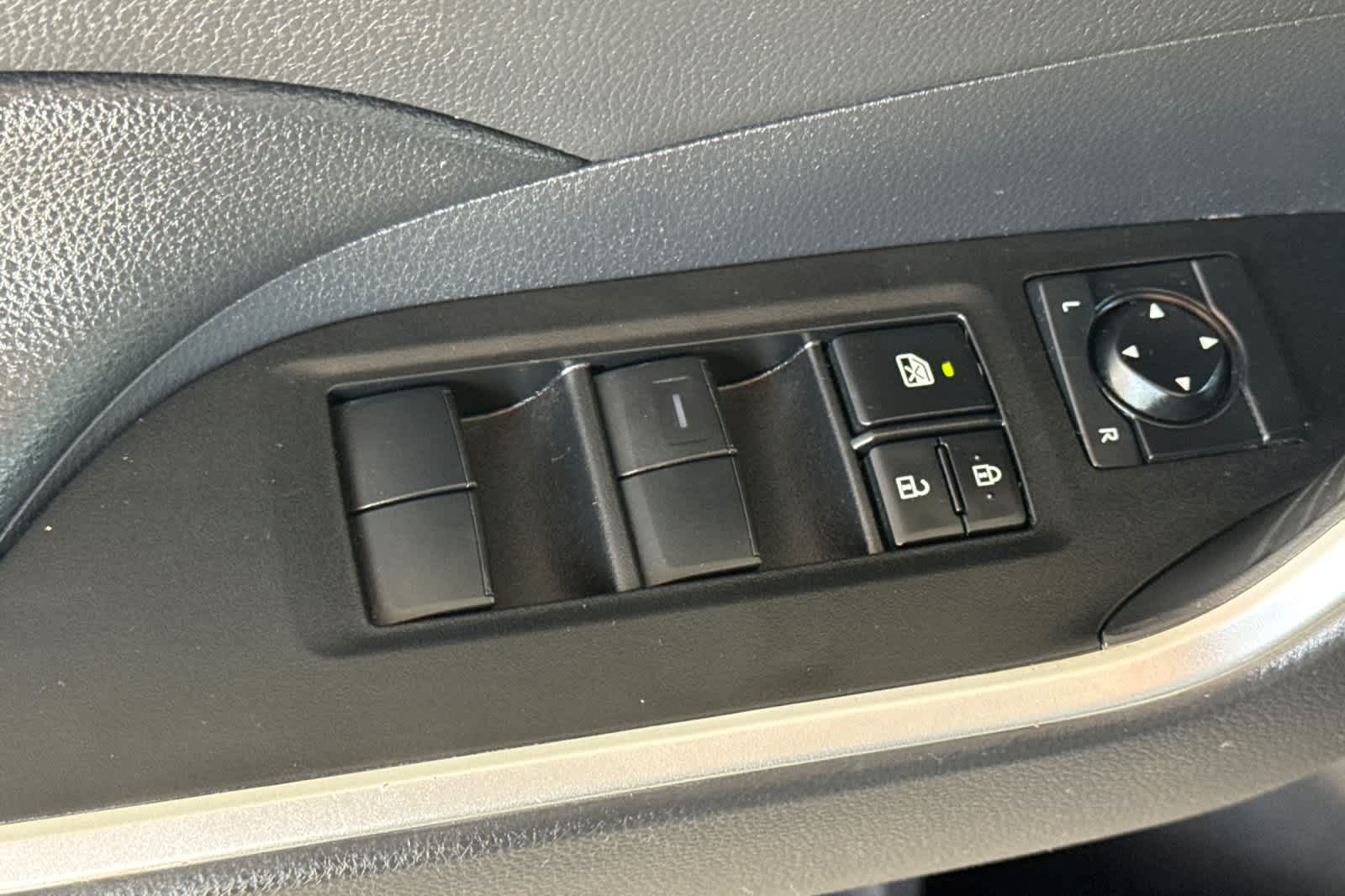 Thumbnail: 2021 Toyota RAV4 - 13