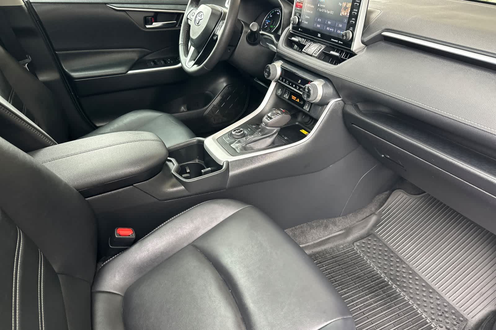 Thumbnail: 2022 Toyota RAV4 - 17