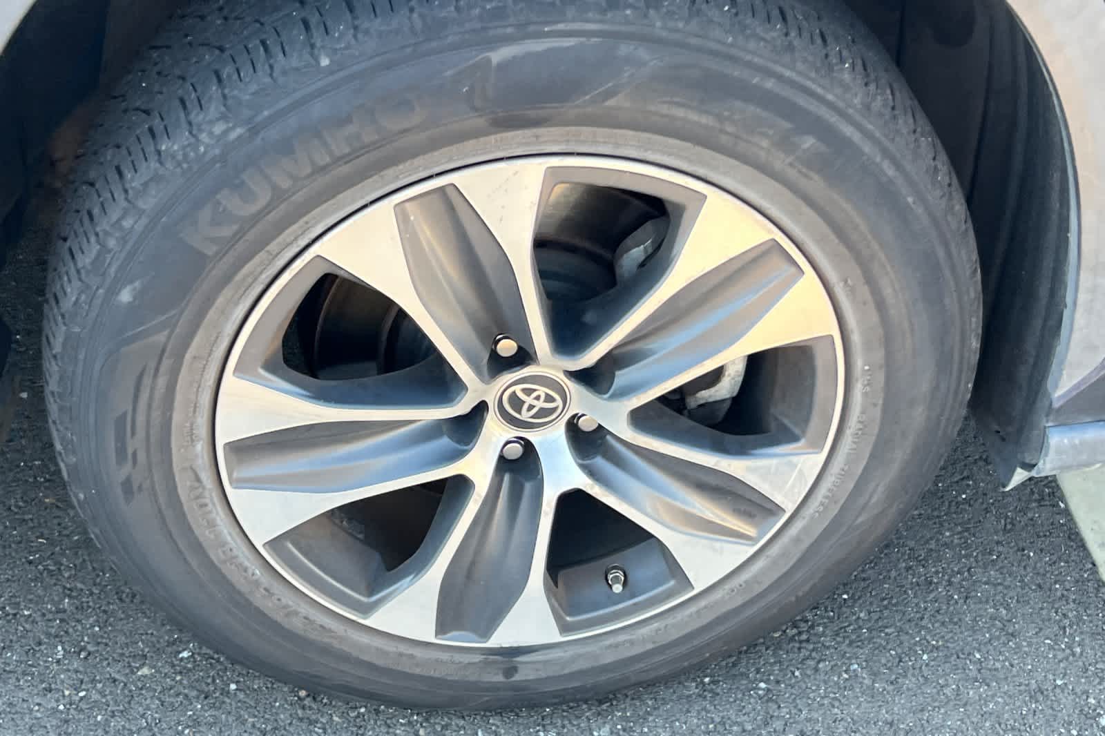 Thumbnail: 2022 Toyota Highlander - 12