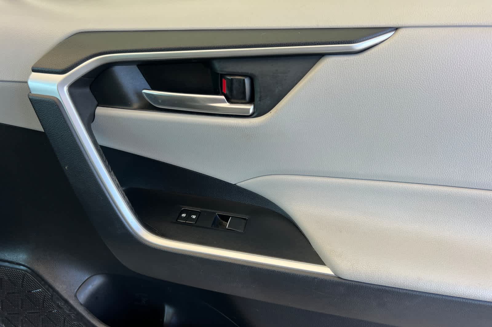 Thumbnail: 2019 Toyota RAV4 - 19