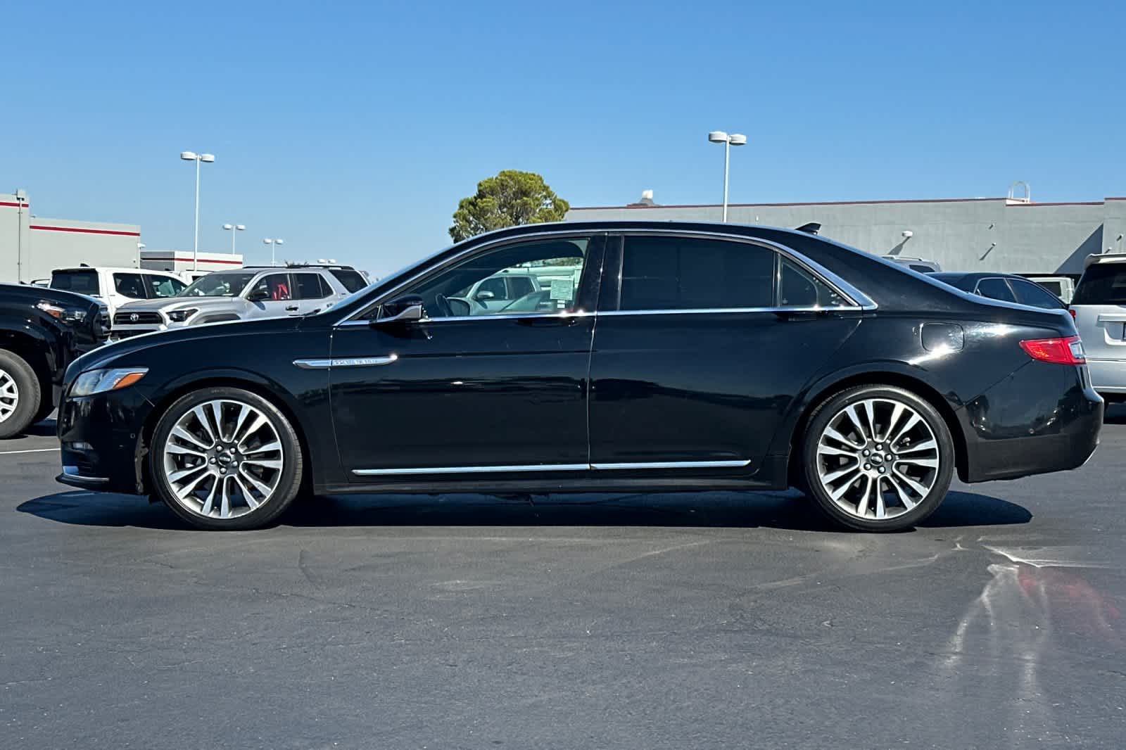 Thumbnail: 2018 Lincoln Continental - 9