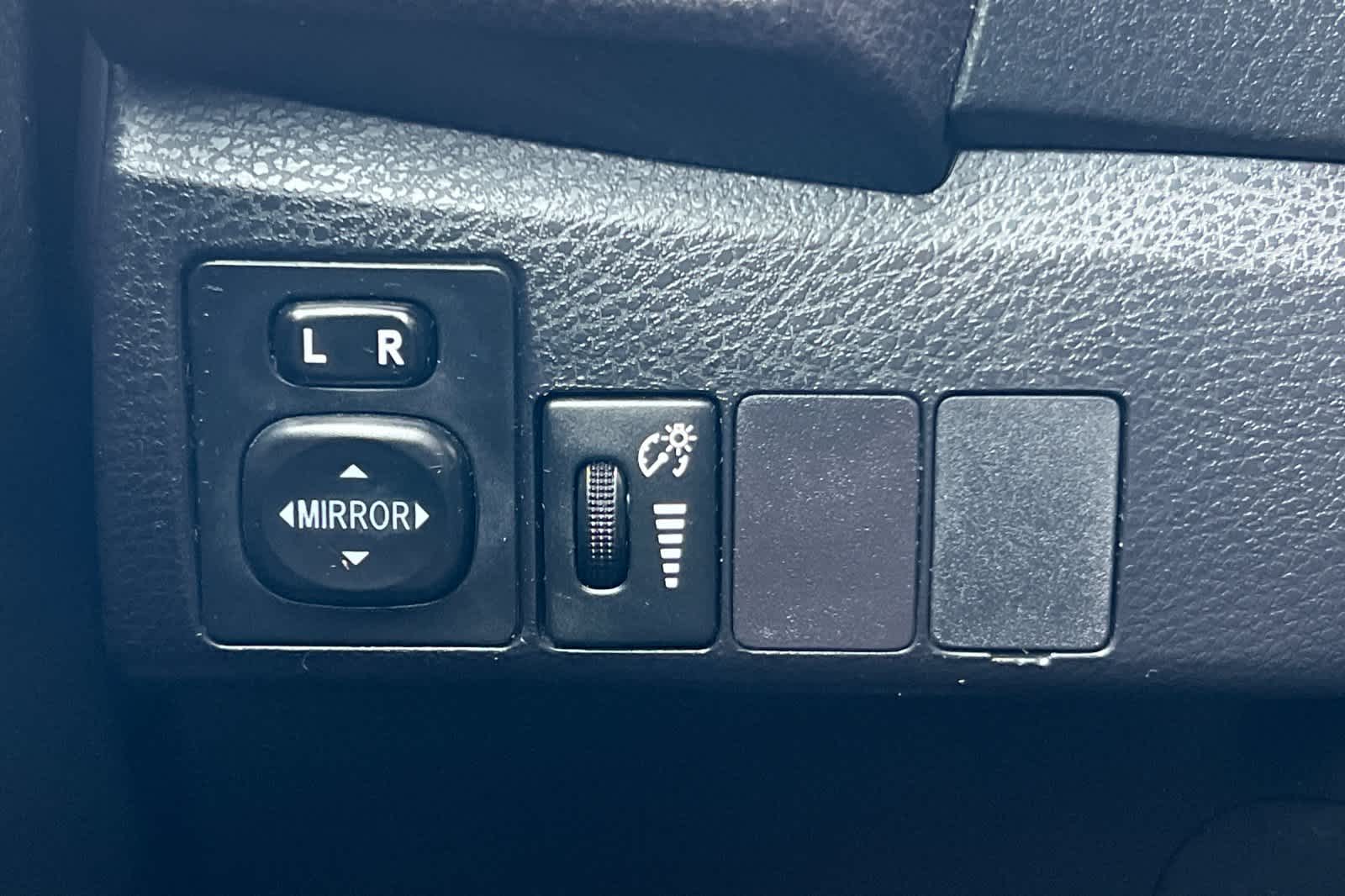 Thumbnail: 2014 Toyota Corolla - 28