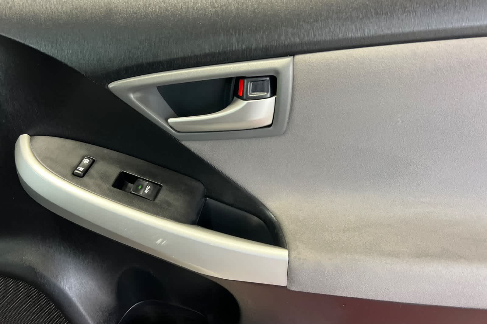 Thumbnail: 2015 Toyota Prius - 18