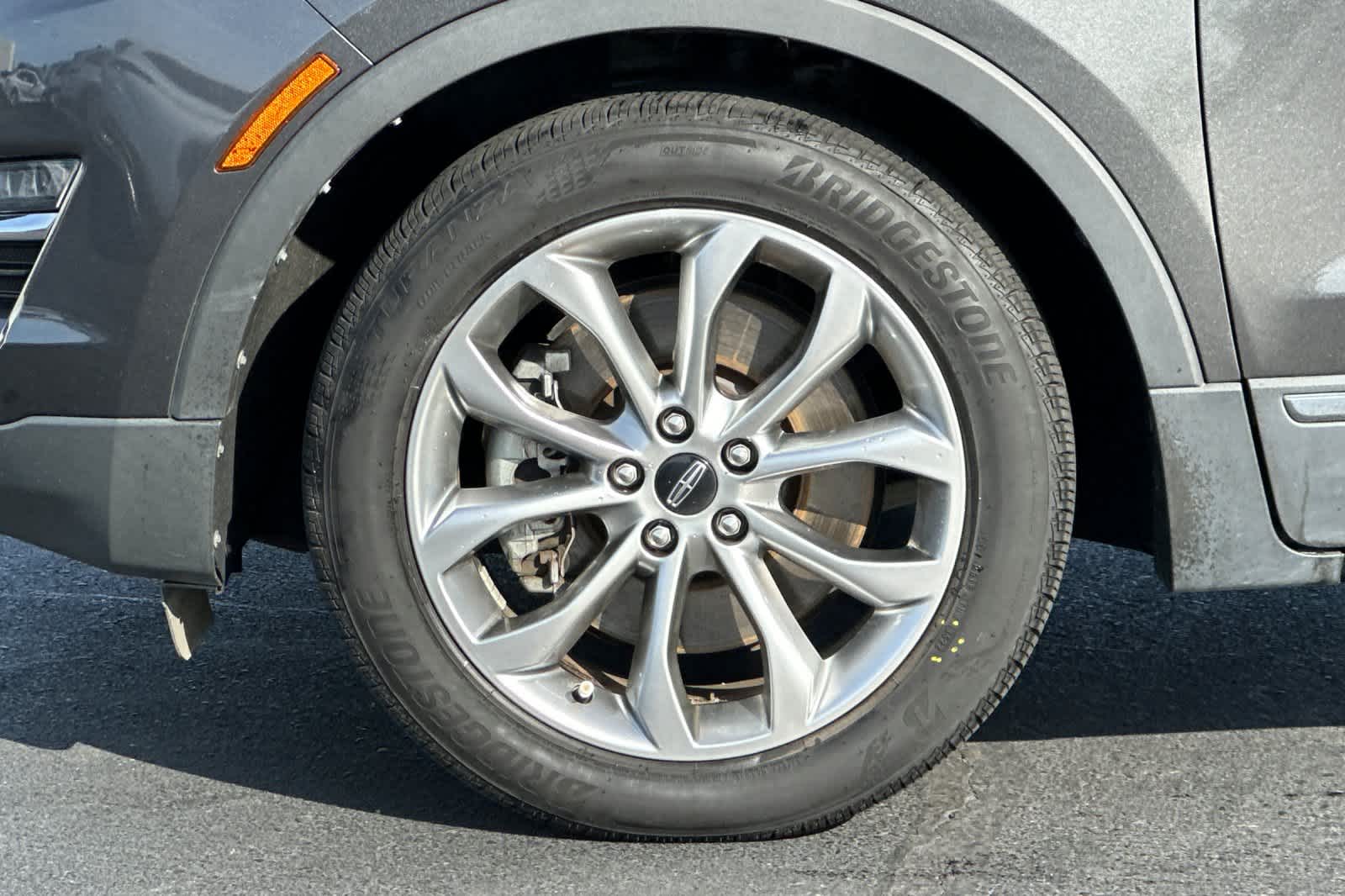 Thumbnail: 2017 Lincoln MKC - 32