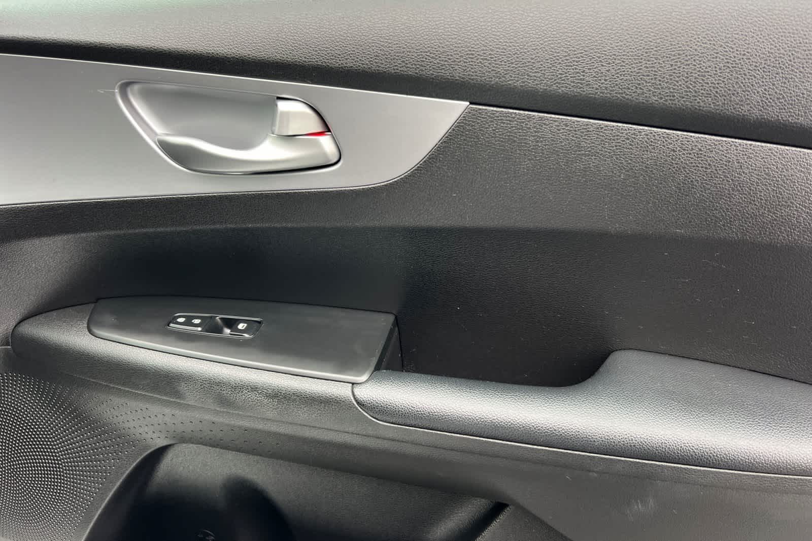 Thumbnail: 2023 Kia Forte - 17