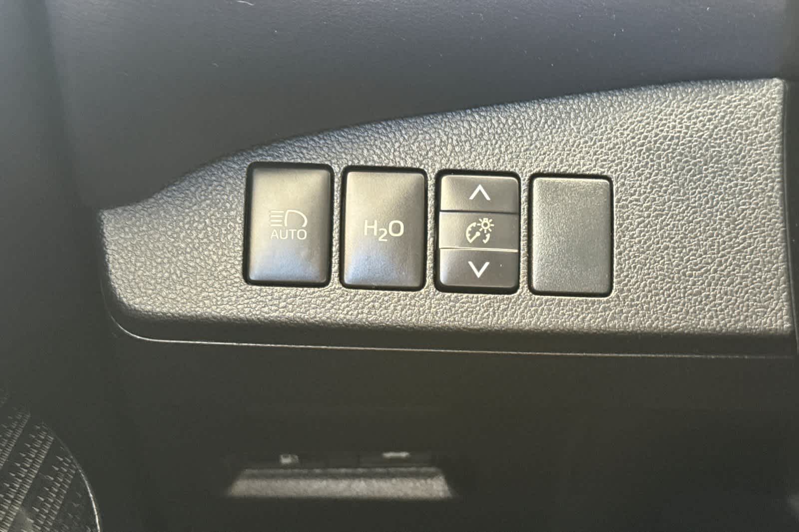 Thumbnail: 2016 Toyota Mirai - 29