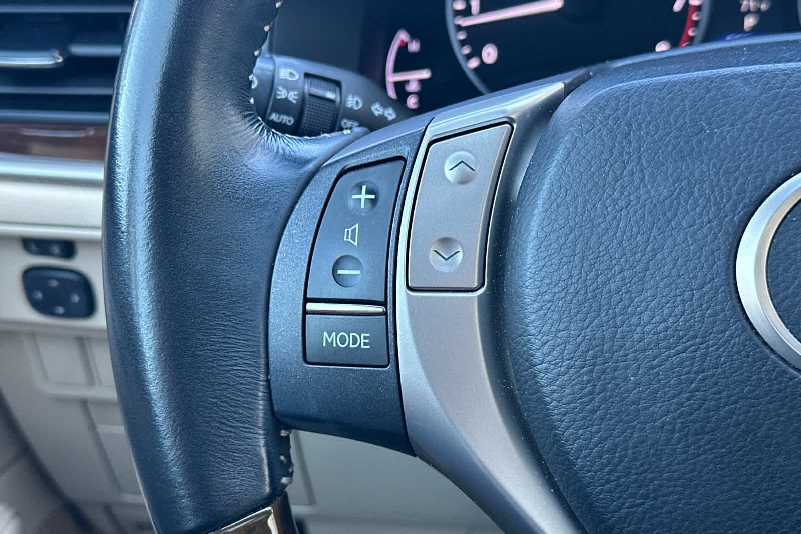 Thumbnail: 2014 Lexus ES - 25