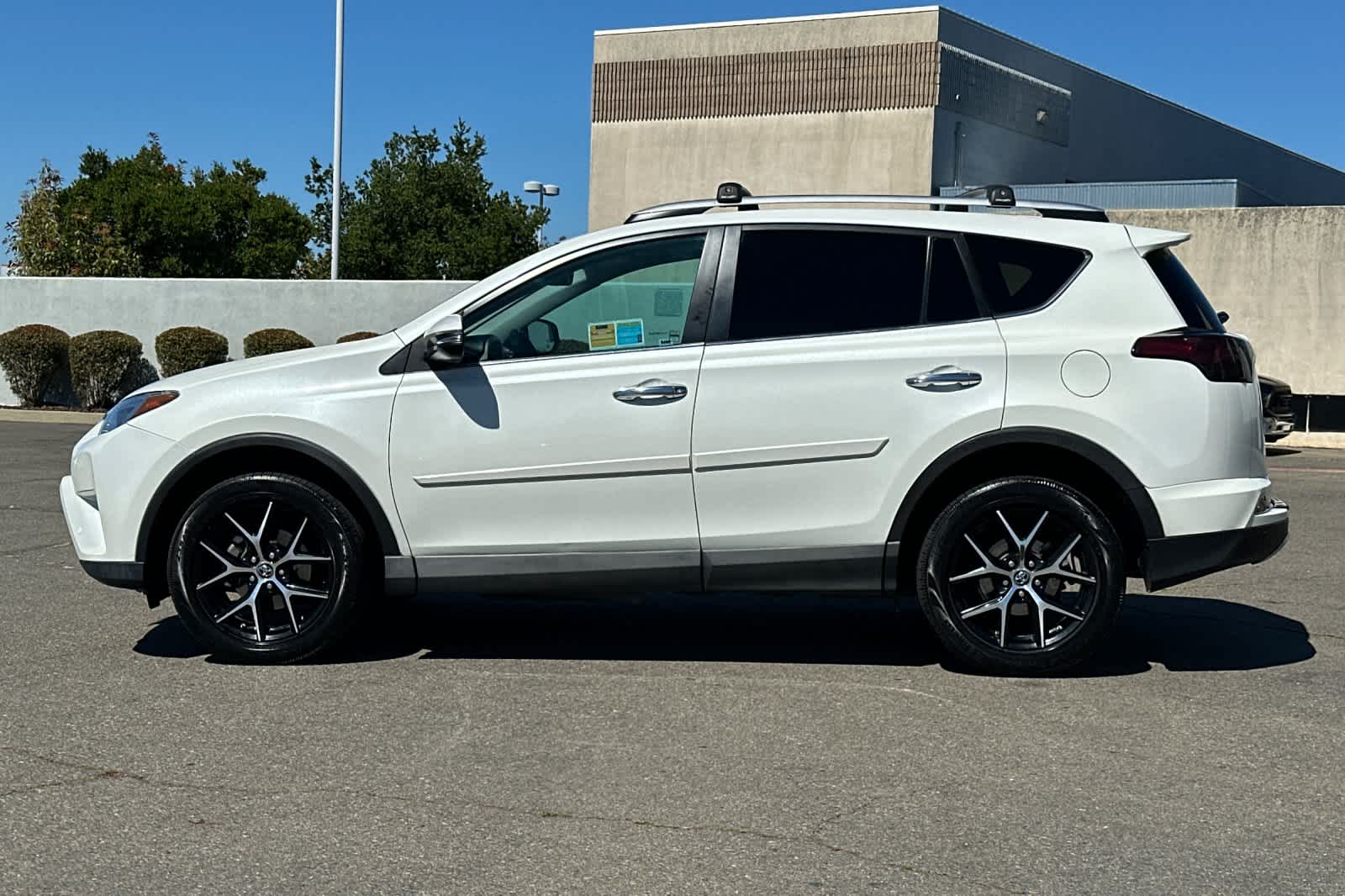 Thumbnail: 2016 Toyota RAV4 - 9