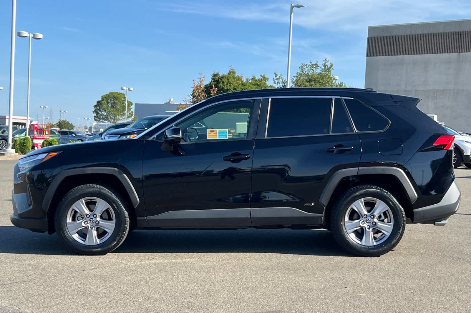Thumbnail: 2022 Toyota RAV4 - 9