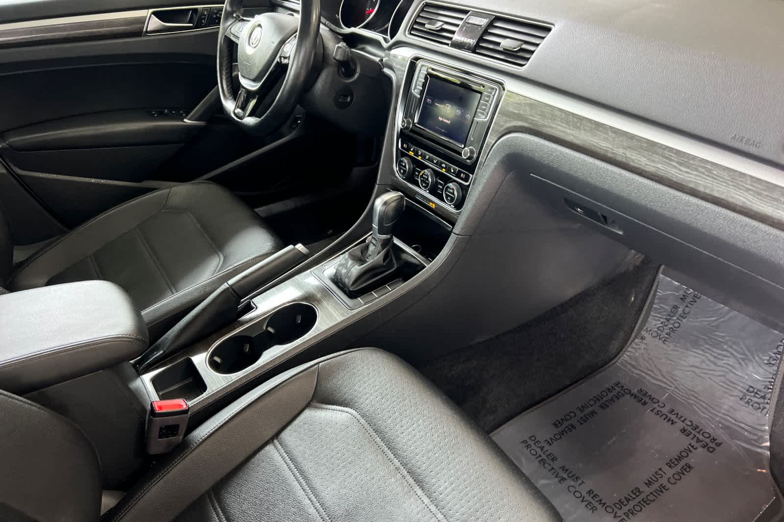 Thumbnail: 2018 Volkswagen Passat - 16