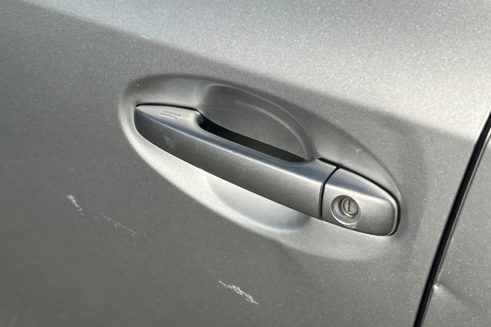 Thumbnail: 2013 Toyota Prius v - 17
