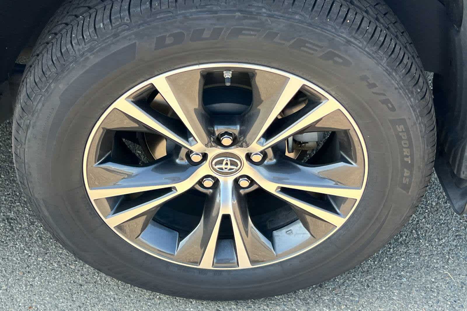 Thumbnail: 2018 Toyota Highlander - 18