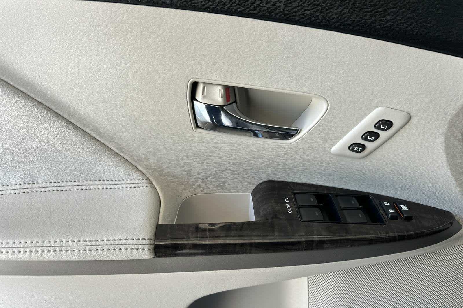 Thumbnail: 2013 Toyota Venza - 12