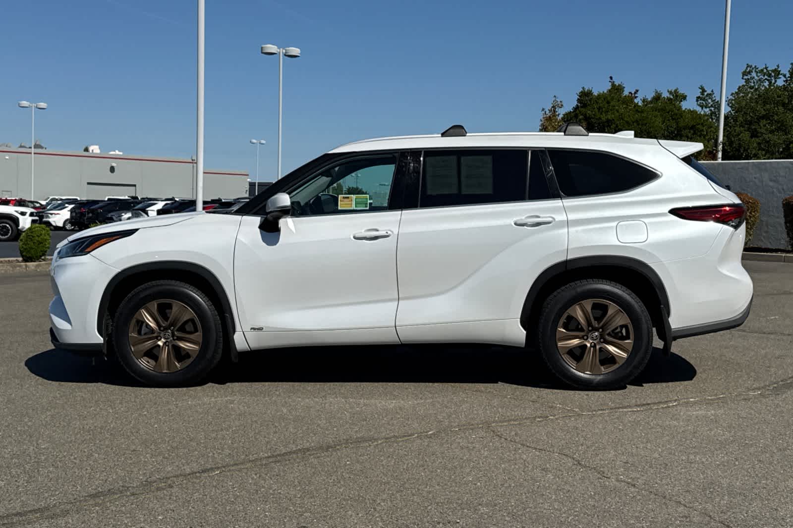 Thumbnail: 2022 Toyota Highlander - 9