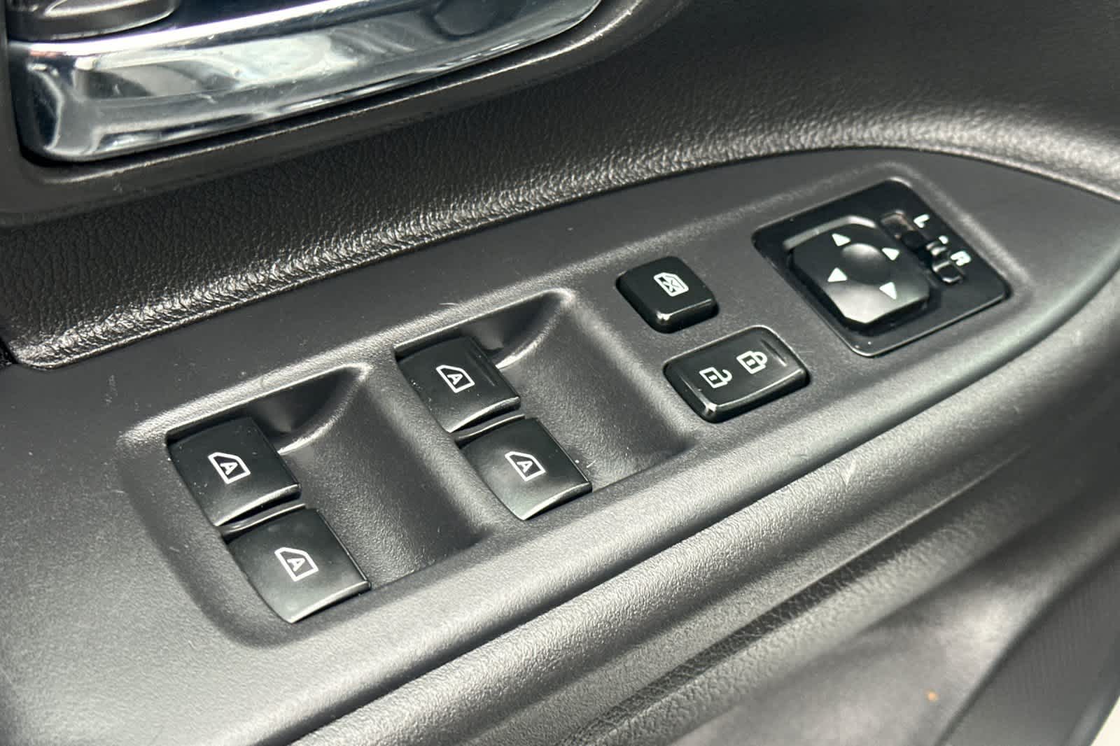 Thumbnail: 2019 Mitsubishi Outlander - 13