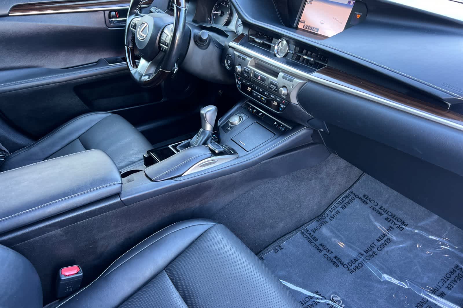 Thumbnail: 2016 Lexus ES - 16