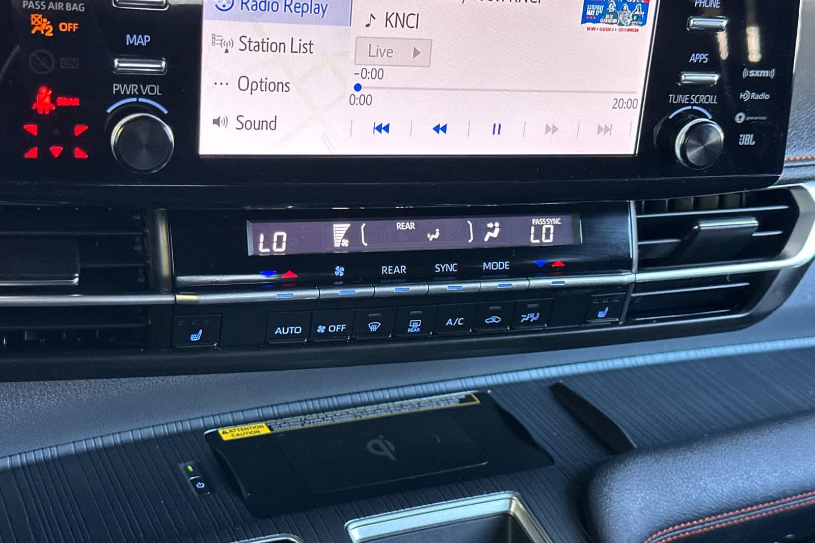 Thumbnail: 2021 Toyota Sienna - 23