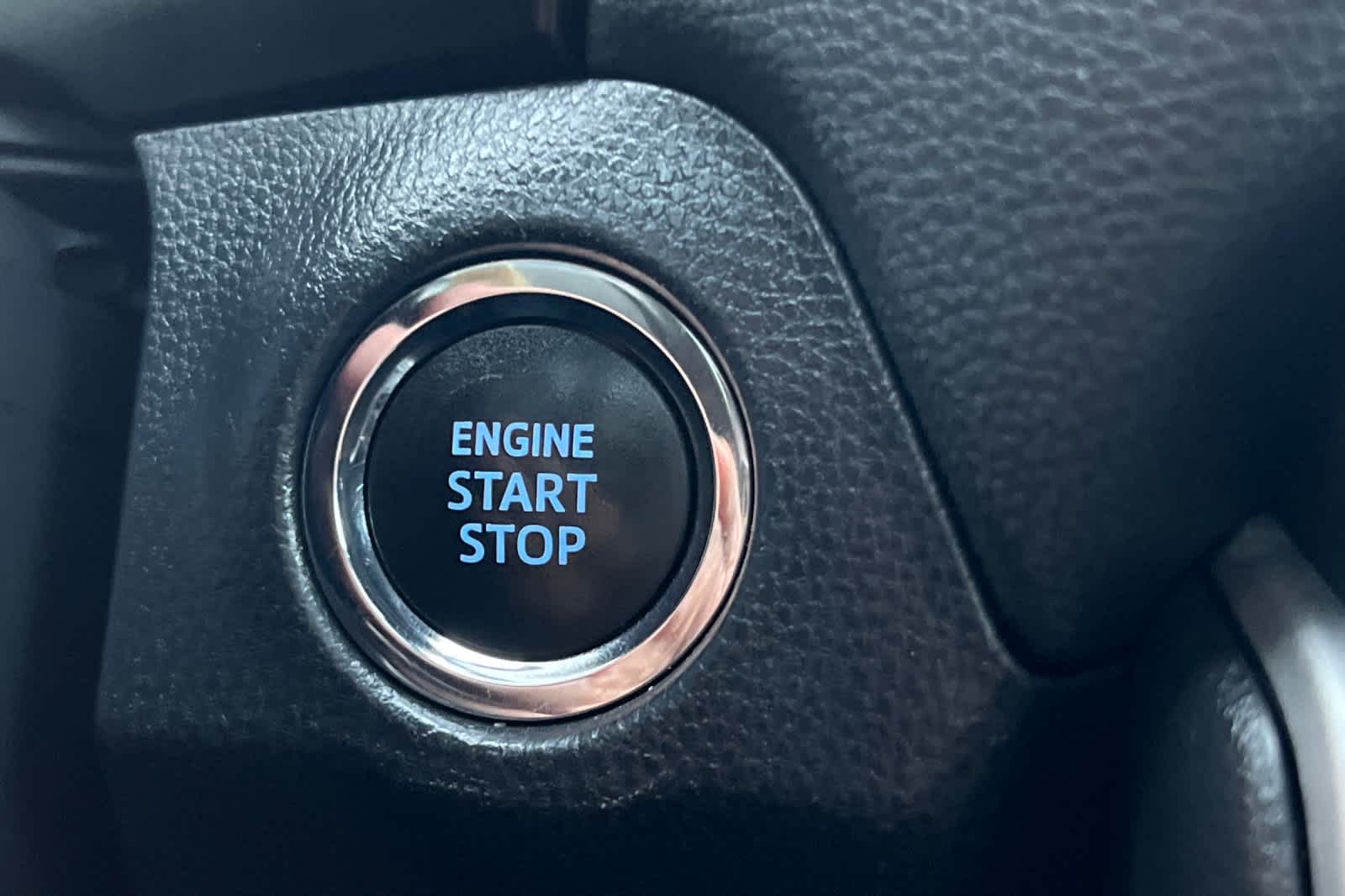 Thumbnail: 2020 Toyota RAV4 - 24