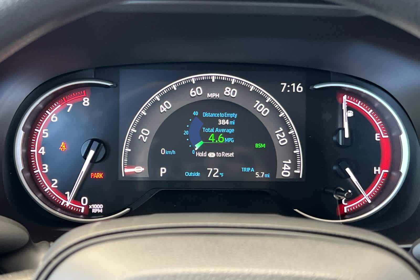 2025 Toyota RAV4 XLE 27