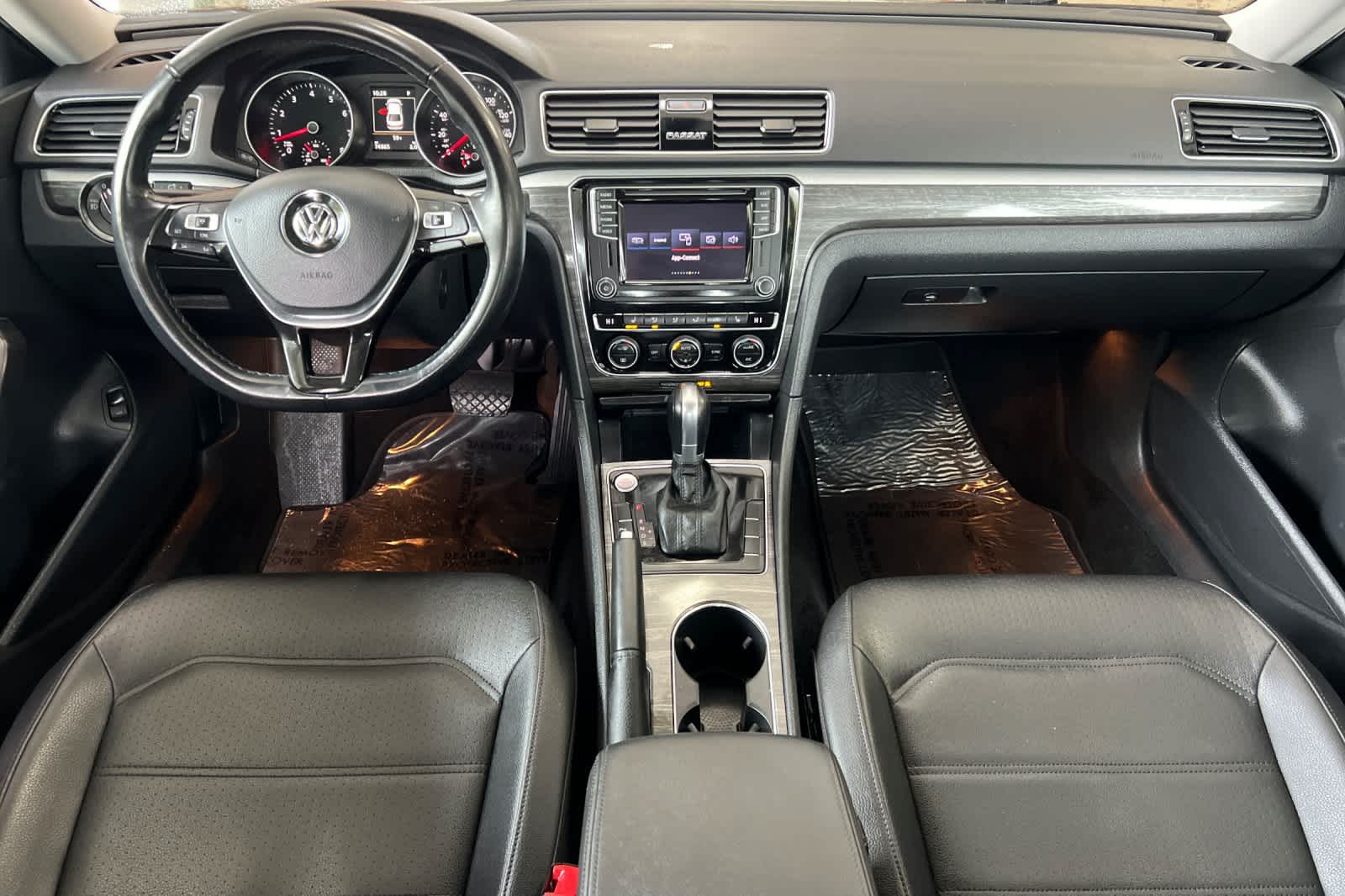 Thumbnail: 2018 Volkswagen Passat - 3