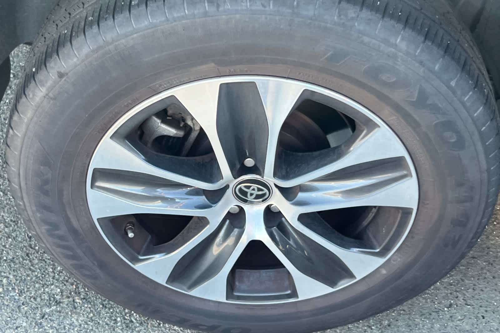 Thumbnail: 2023 Toyota Highlander - 17