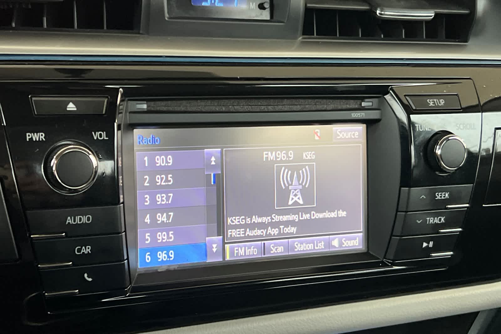 Thumbnail: 2016 Toyota Corolla - 18