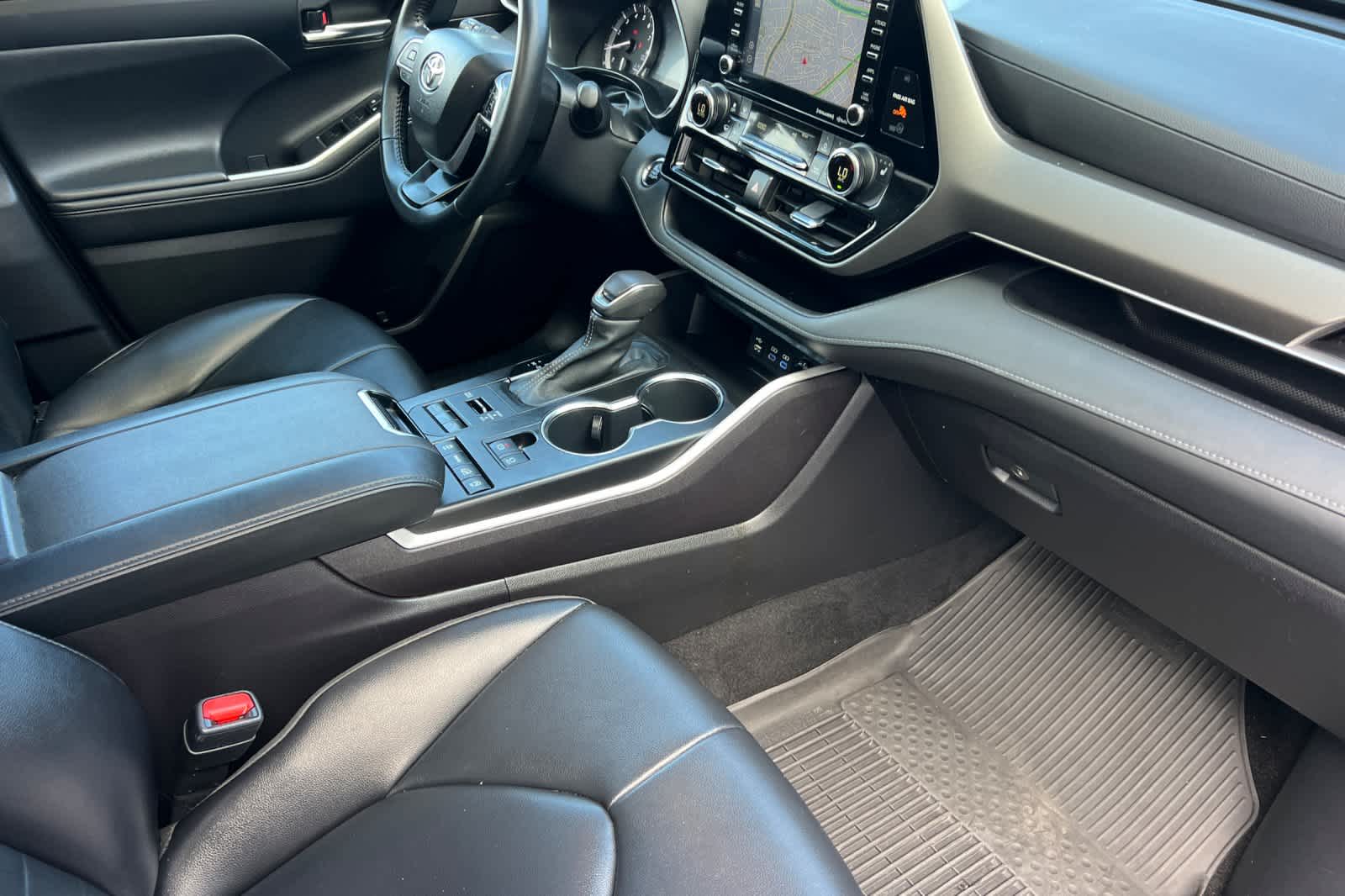 Thumbnail: 2022 Toyota Highlander - 18