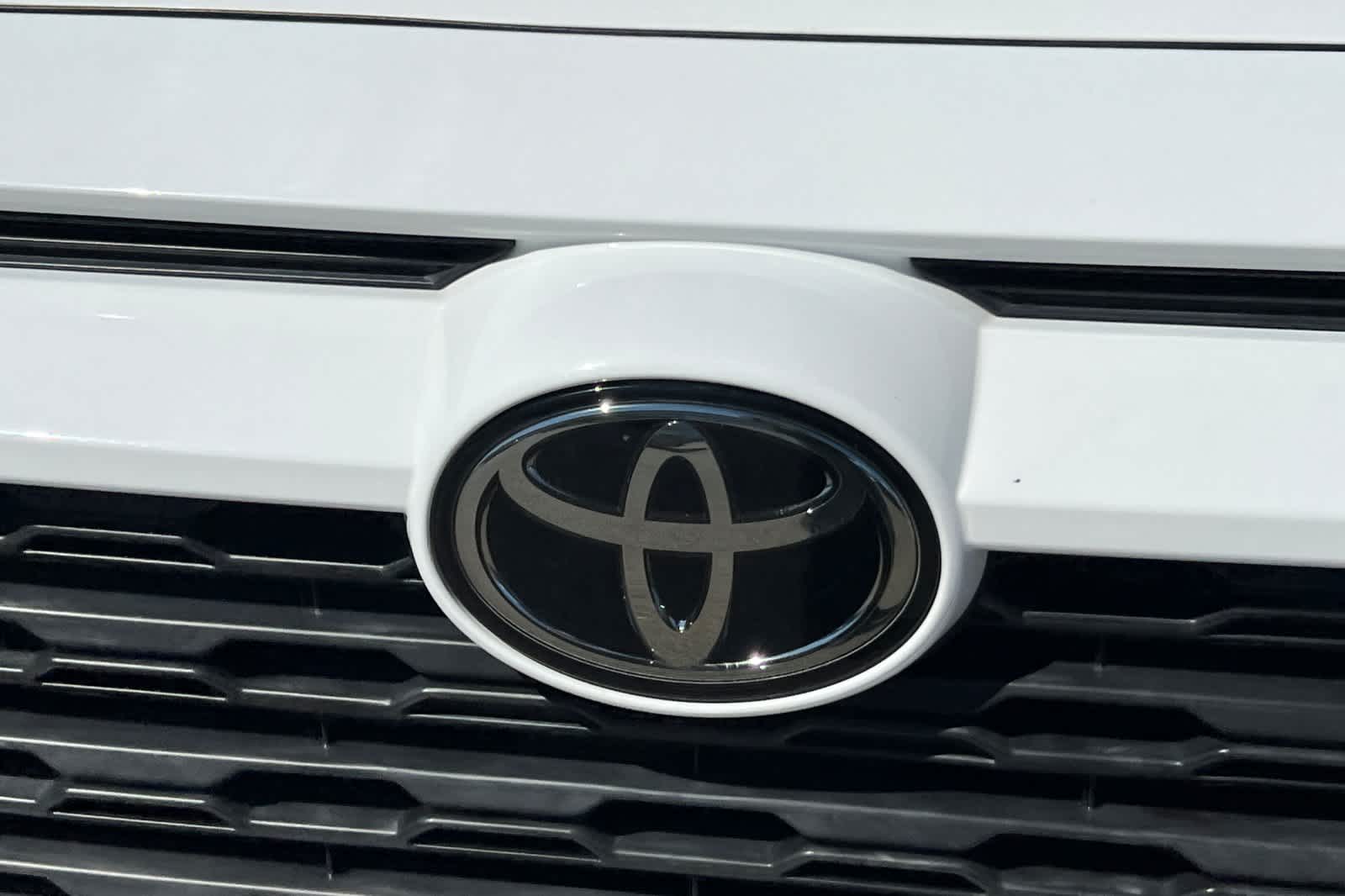 Thumbnail: 2021 Toyota RAV4 - 10