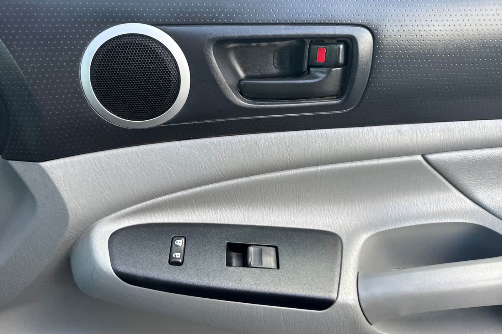 Thumbnail: 2014 Toyota Tacoma - 17